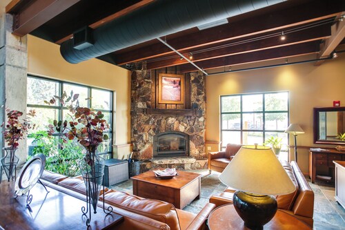 Pet-friendly Silver Mountain Studio: Mountain View