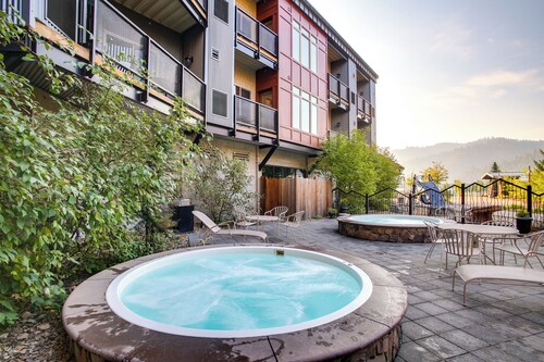 Pet-friendly Silver Mountain Studio: Mountain View
