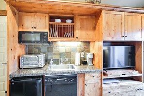 Apartment (0 Bedroom) | Bahagian dalam