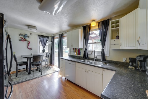 Darrington Rental w/ Private Yard & Mountain Views