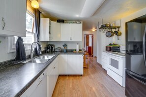 House (3 Bedrooms) | Interior - Darrington Rental w/ Private Yard & Mountain Views (Darrington)