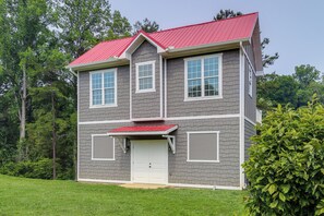 House (2 Bedrooms) | Interior - Lakefront Sharps Chapel Retreat w/ Boat Dock! (Sharps Chapel)