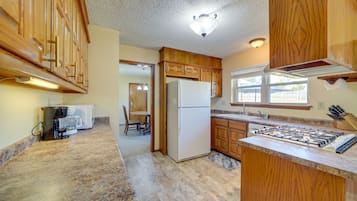 Rumah (3 Bedrooms) | Dapur pribadi | Microwave, oven, kompor, dan mesin pencuci piring