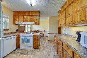 House (3 Bedrooms) | Private kitchen