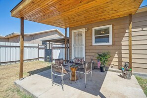 House (2 Bedrooms) | Interior - Quaint Midland Home ~ 1 Mi to Downtown! (Midland)