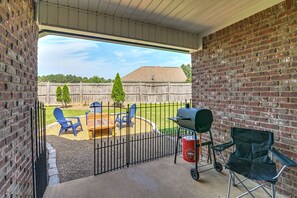 Outdoor dining - Oxford Vacation Rental ~ 2 Mi to Ole Miss! (Oxford)