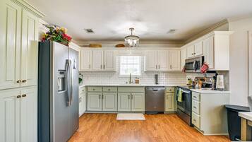 Microwave, oven, stovetop, dishwasher