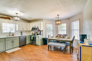 Micro-ondes, four, plaque de cuisson, lave-vaisselle