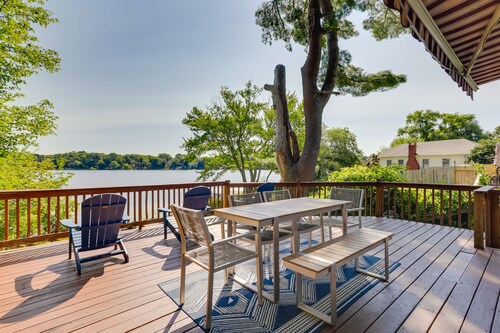 Waterfront Rhode Island Abode w/ Kayaks & Dock!