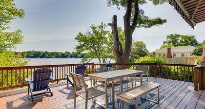 Waterfront Rhode Island Abode w/ Kayaks & Dock!