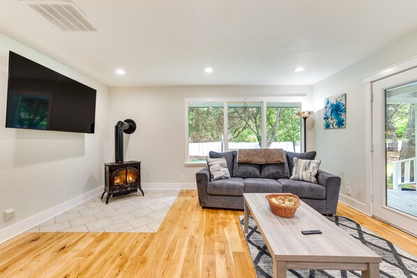 Télévision, cheminée