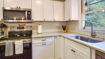 Microwave, oven, kompor, dan mesin pencuci piring