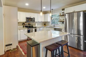 Microwave, oven, stovetop, dishwasher - Southern Pines Vacation Rental w/ Deck & Grill! (Southern Pines)