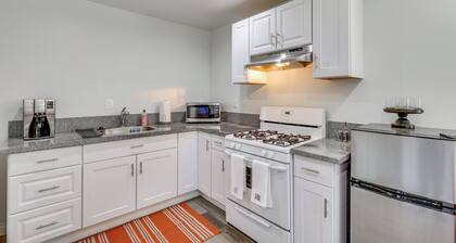 Sleek San Fernando Studio ~ 14 Mi to Universal