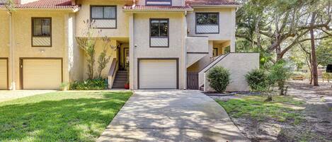 Apartment (3 Bedrooms) | Front of property