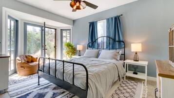 2 bedrooms, iron/ironing board, bed sheets