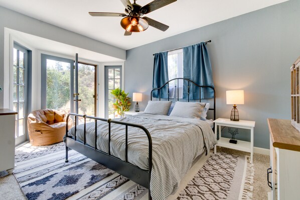 2 bedrooms, iron/ironing board, bed sheets