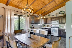 Microwave, oven, stovetop, dishwasher - Stunning Kernville Home w/ Patio & Epic Views! (Kernville)
