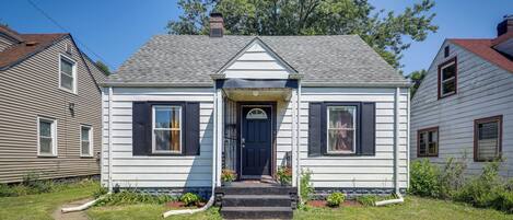 House (4 Bedrooms) | Front of property