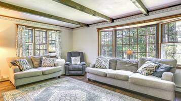 House (5 Bedrooms) | Interior