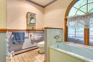 House (5 Bedrooms) | Interior - Sparrow Bush Retreat w/ Pool & Screened Porch (Sparrow Bush)