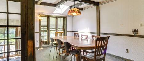 House (5 Bedrooms) | Interior