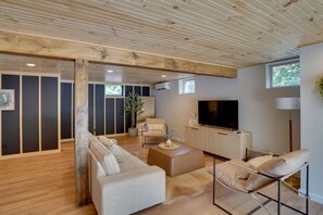 Fireplace - Hot Tub, Fire Pit: Pet-friendly Freehold Home! (Freehold)