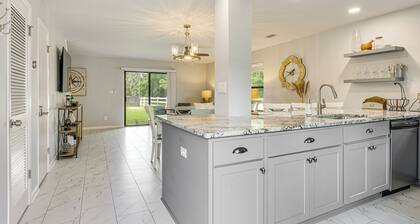 10 Mi to Navarre Beach! Waterfront Rental w/ Pool