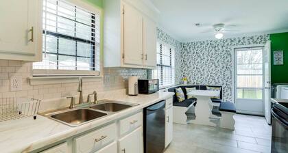 Vibrant North Charleston Duplex Near Airport!