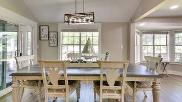 House (4 Bedrooms) | Interior