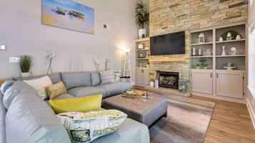 House (4 Bedrooms) | Depan hartanah