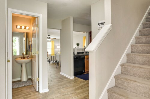Charming North Charleston Townhome - Pets Welcome!