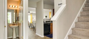 Charming North Charleston Townhome - Pets Welcome!