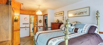 Tacoma Home on Steilacoom Lake w/ Dock!