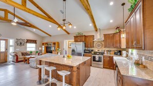 Coffee/tea maker, microwave, oven, stovetop - Seguin Vacation Rental Near Guadalupe River! (Seguin)