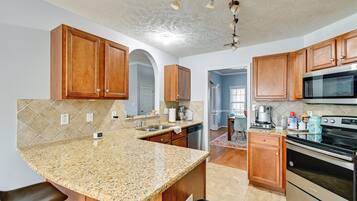 House (3 Bedrooms) | Interior