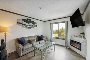 Apartment (1 Bedroom) | Interior - Cozy Snowshoe Condo Rental: Walk to Chair Lift! (Snowshoe)