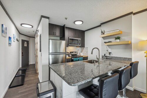 Cozy Snowshoe Condo Rental: Walk to Chair Lift!