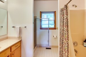 House (4 Bedrooms) | Interior - Relaxing Saluda Home Near Waterfall Trails! (Saluda)