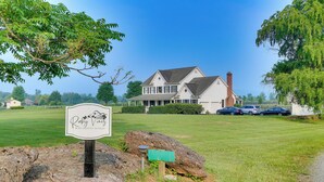 A large house with a sign for Rocky Vines Wine Country Retreat. - Rocky Vines Wine Country Retreat w/ Fire Pit (Leesburg)