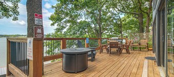 Private Hot Tub & Dock: Lakefront Grove Retreat!