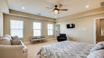 House (3 Bedrooms) | 3 bedrooms, desk, laptop workspace, bed sheets