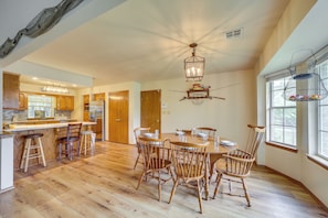House (3 Bedrooms) | Interior