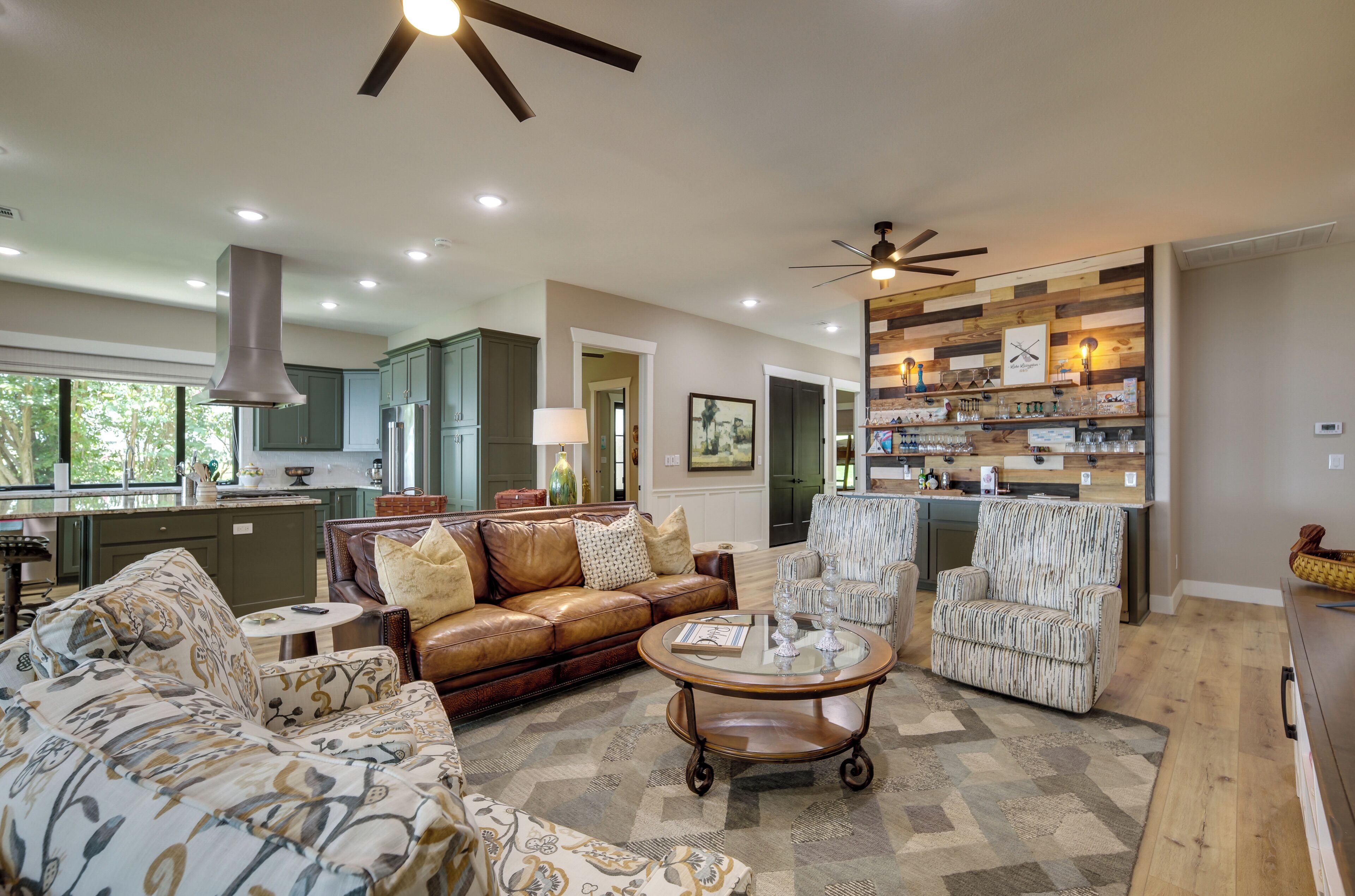 House (5 Bedrooms) | Interior