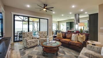 House (5 Bedrooms) | Interior