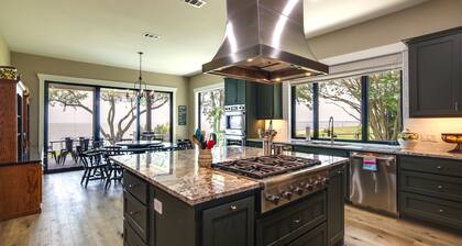 Lakefront Onalaska Home w/ Screened-in Porch!