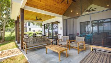 House (5 Bedrooms) | Interior