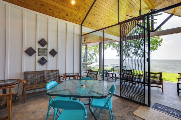 House (5 Bedrooms) | Interior
