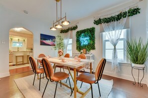 House (4 Bedrooms) | Interior - Themed New York Home ~ 2 Mi to Niagara Falls! (Niagara Falls)