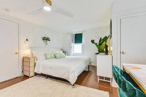 Interior - Explore Niagara Falls! Colorful Upstate Getaway (Niagara Falls)